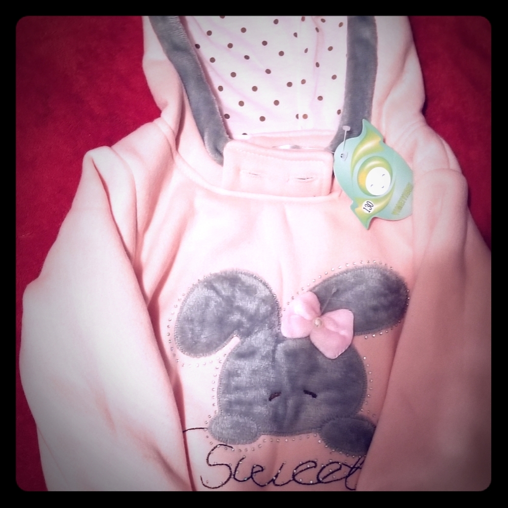 Cute pink bunny sweater🇨🇦🇨🇦